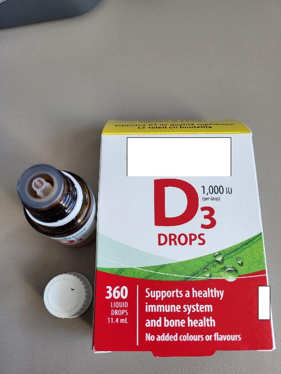 Maisto papildas - vitamino D 3 lašai.
Skysto maisto papildo viename lašiuke yra 25 μg/1000 TV vitamino D3 (cholecalciferolio), padedančio palaikyti imuninę sistemą.
Maisto papildo sudėtyje krakmolo/gliukozės, sacharozės/invertuotojo cukraus/izogliukozės, pieno baltymų ir pieno riebalų nėra.
Produkto pakuotė - tamsaus stiklo buteliukas su skysčiu (360 lašiukų, 11,4 ml), užsuktas plastikiniu kamšteliu ir įdėtas į gamintojo kartoninę dėžutę.