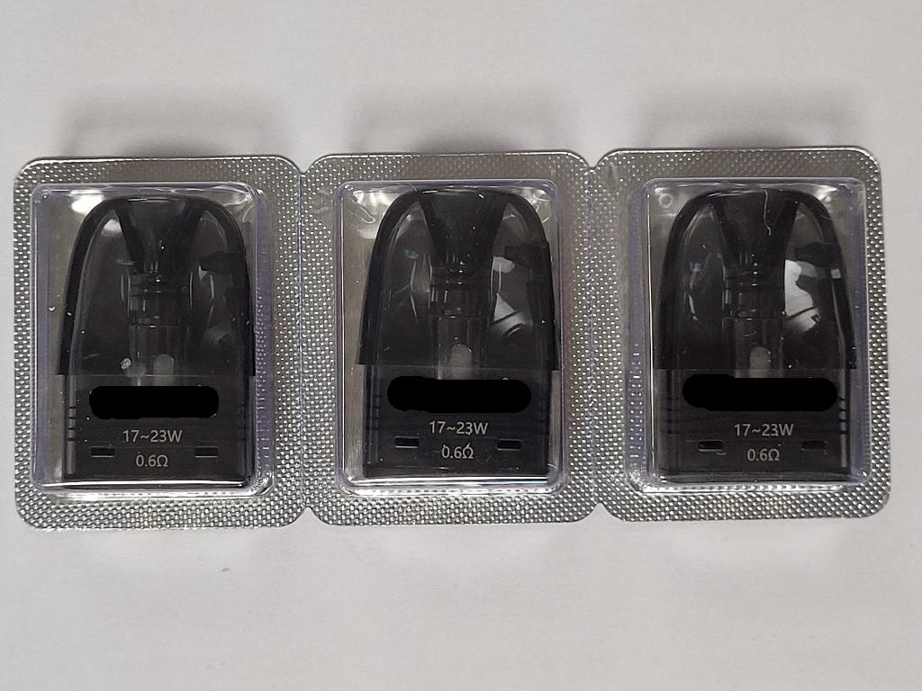 Elektroninės cigaretės kapsulė (POD).
Kapsulę sudaro kandiklis ir plastikinė talpykla su integruotu kaitinimo elementu. Ji skirta e. skysčiui laikyti ir garinti. Kapsulė turi specialias jungtis, leidžiančias ją prijungti prie elektroninės cigaretės maitinimo įrenginio, kuris tiekia energiją kaitinimo procesui.
Kapsulė pateikiama be elektroninių cigarečių skysčio.
Gaminiai supakuoti mažmeninei prekybai skirtose pakuotėse.