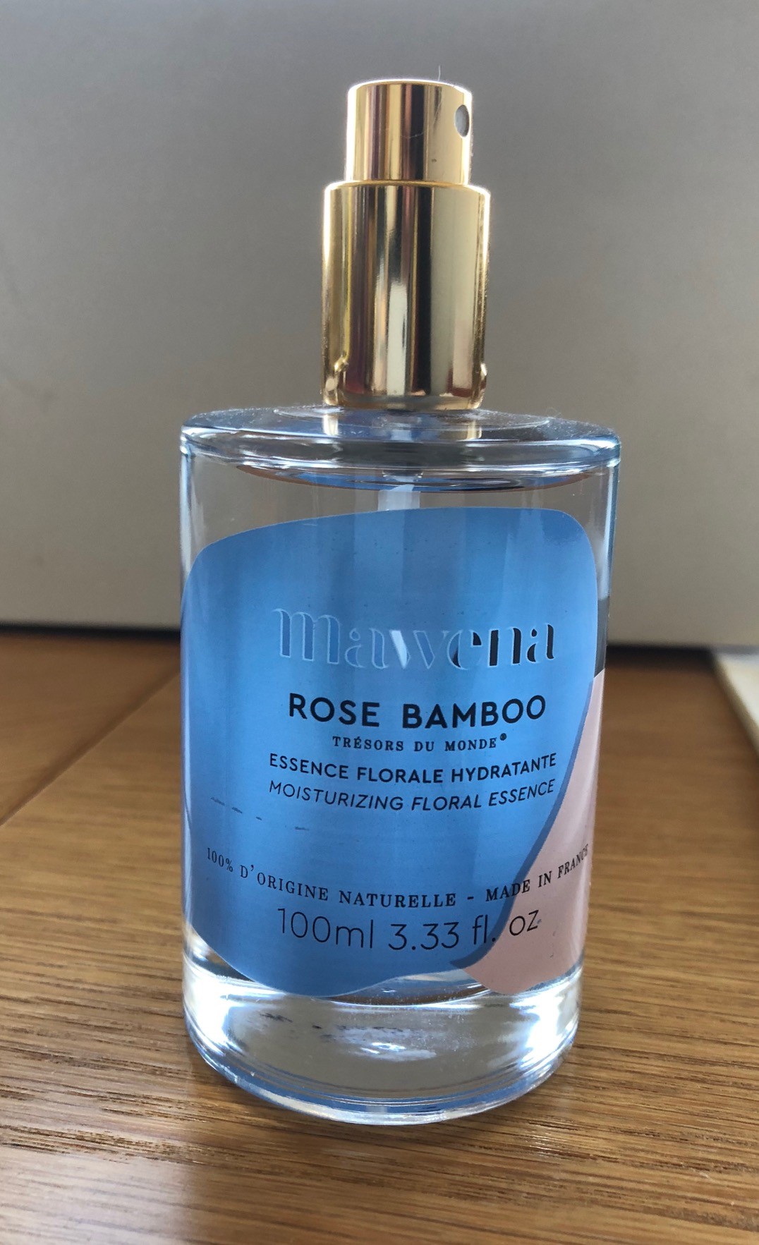 Autre préparation cosmétique, sous forme d’une brume légère et hydratante, pour le visage et le cou, ‎conditionnée pour la vente au détail en flacon spray de 100 ml.‎