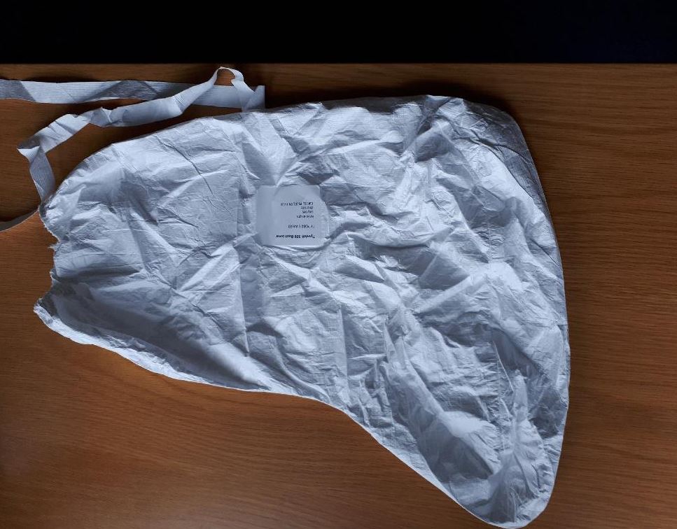 Il s'agit de couvre-bottes de protection « Tyvek® 500 Boot cover ».
Le produit est manufacturé à partir de non-tissé et n'a pas de semelle extérieure.