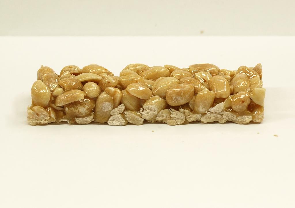 Produkts no zemesriekstiem un sīrupa batoniņa formā.
Sastāvs: grauzdēti zemesrieksti, glikozes sīrups, cukurs. Var saturēt nelielu daudzumu saulespuķu sēklas, riekstus (mandeles, valriekstus, lazdu riekstus). 
Iepakojums: 60 g.