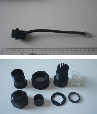 Izolēts elektrisks 13 cm garš kabelis, kas sastāv no astoņām pa pāriem savītām dzīslām, aprīkots ar RJ45 tipa kontaktdakšu vienā galā un RJ45 kontaktligzdu otrā galā. Paredzēts spriegumam, kas ir mazāks par 1000 V. Kabelis izmantojams datu pārraidei, datortīkla un telekomunikāciju iekārtu savienošanai. RJ45 kontaktligzda ir montējama iekārtas korpusa atverē un nodrošina hermētisku savienojumu. Mazumtirdzniecības komplektā ar kabeli kopā ir iepakoti 8 papildu elementi elektriskā savienojuma izveidošanai.
