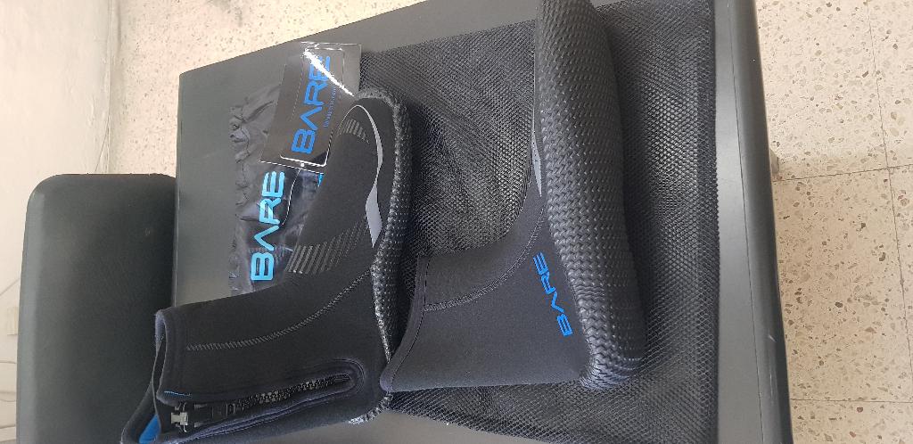 As per sample and description provided - Neoprene boots covering the ankle but not the knee.  It has a rubber non-slip sole and uppers of neoprene covered with nylon knitted textile material.  It is approximately 22cm high and have a heavy duty zipper at the side.
The boots is used by divers