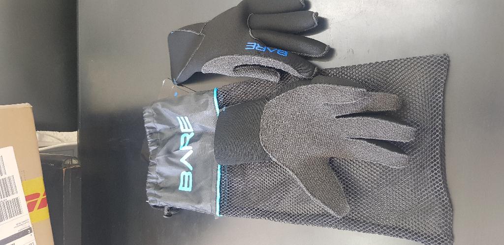 As per description and sample provided - a 3mm Neoprene glove, top covered with knitted nylon fabric and with kevlar material at the palm
It is used by divers