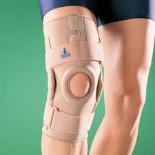 HINGED KNEE STABILIZER. Patella stabilizer made from breathable neoprene. It has a circle pad around the patella to provide protection and stabilization to prevent patella displacement.
Patellar subluxation/tilting
Collateral ligament injury
Cruciate ligament sprain
Moderate sprain/ strain
Helps relieve pain from tendonitis and arthritis
KNEE STABILIZER MADE OF NEOPRENE 70%, NYLON (15%) AND COTTON (15%) WITH 2 LATERAL METAL HINGES
