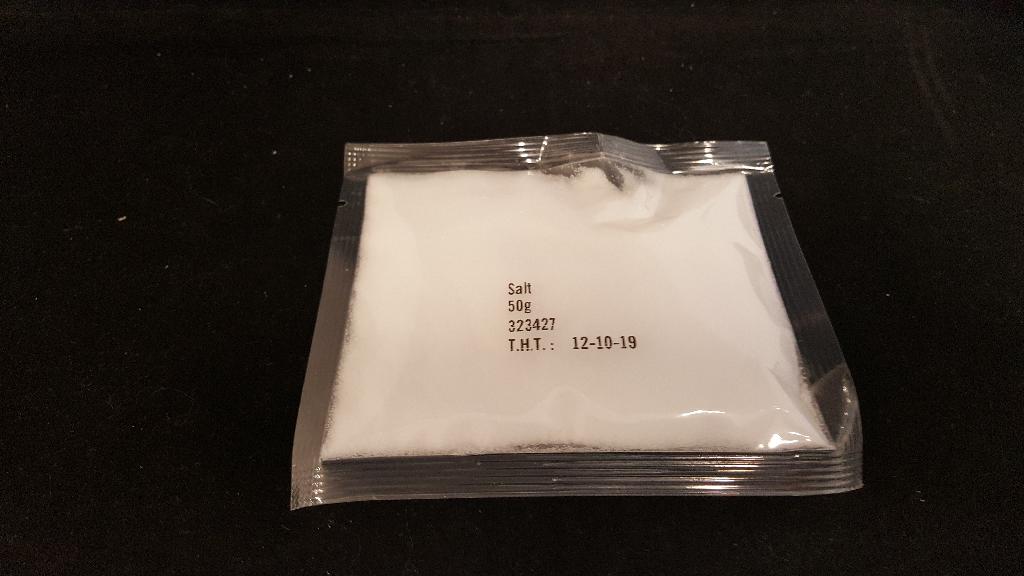Fijn zout met onder andere de volgende kenmerken:
- bestemd voor menselijke consumptie;
- maakt deel uit van een set voor het maken van mozzarella kaas. 
Het zout is opgemaakt voor de verkoop in het klein in een doorzichtig plastic zakje met een inhoud van ongeveer 50 gram. Het zout wordt tezamen verpakt in een papieren doosje met een metalen handvat aangeboden met een houten lepel, een kaasdoekzak, een thermometer, stremseltabletten en citroenzuur, waarvoor separate BTI’s zijn afgegeven onder respectievelijk referentienummer NL BTI 2017-1552-1, NL BTI 2017-1552-2, NL BTI 2017-1552-3, NL BTI 2017-1552-4 en NL BTI 2017-1552-5 en een niet karakterbepalende handleiding.