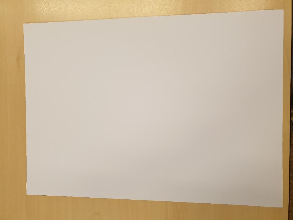 Fotopapier, met onder andere -volgens opgave- de volgende kenmerken: 
- rechthoekige vellen in A4-formaat;
- bestemd voor het afdrukken van foto’s;
- aan één zijde voorzien van een anorganische deklaag; 
- aan de andere zijde voorzien van een deklaag van polyethyleen; 

– gebleekt;
- een gewicht van meer dan 150 gram/m².
Het product wordt aangeboden in een kartonnen verpakking inhoudende 20 of 25 vellen.