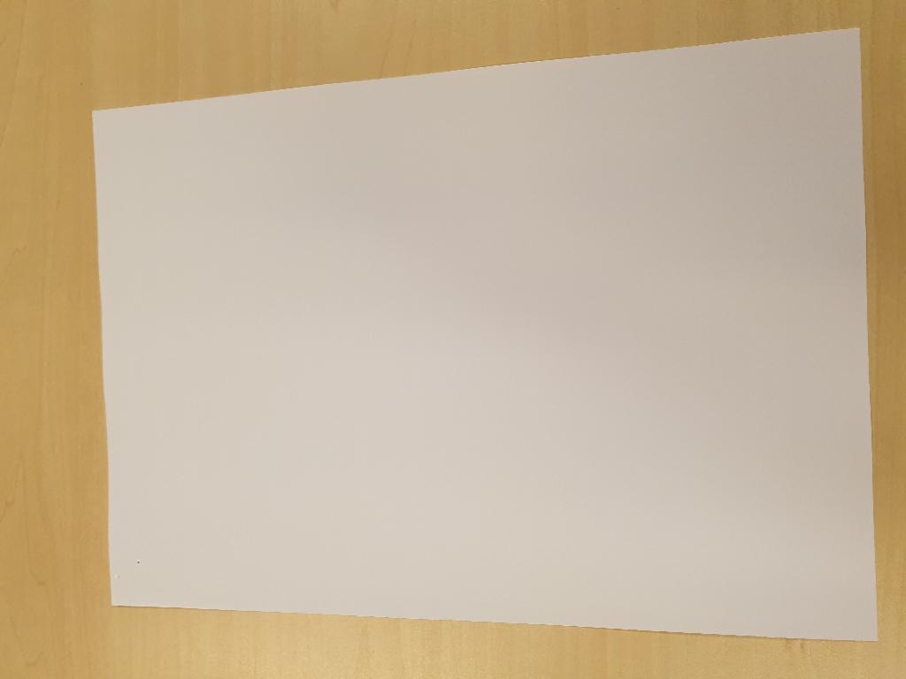 Fotopapier, met onder andere -volgens opgave- de volgende kenmerken: 
- rechthoekige vellen in A4-formaat;
- bestemd voor het afdrukken van foto’s;
- aan één zijde voorzien van een anorganische deklaag; 
- aan de andere zijde voorzien van een deklaag van cellulose; 
- chemisch ontsloten;
- een gewicht van meer dan 150 gram/m².
Het product wordt aangeboden in een kartonnen verpakking inhoudende 20 of 25 vellen.
