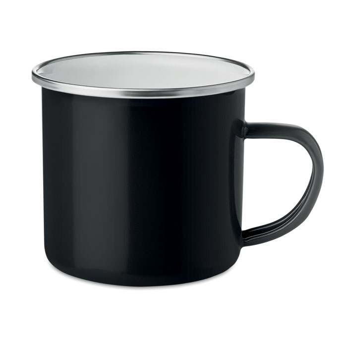 Een beker met –volgens opgave- de volgende kenmerken en eigenschappen:
- voor het drinken van dranken;
- vervaardigd van staal;
- voorzien van een aangelast oor;
- de binnen- en buitenzijde als ook het oor zijn geëmailleerd;
- de rand aan de bovenzijde is omgebogen en is van blank staal;
- inhoud van 350ml;
- een hoogte en doorsnede van ongeveer (zonder oor) 80 en 85 mm.l.
