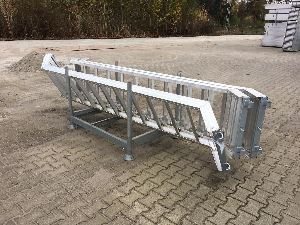 Bordestrappen vervaardigd van aluminium met -volgens opgave- onder meer de volgende kenmerken en eigenschappen:
- bestemd als deel voor het bouwen van een steiger;
- voor gebruik als opgang tussen steigerverdiepingen;
- bestaande uit verschillende aluminium profielen die door middel van lassen en met toepassing van bevestigingsmiddelen zijn geassembleerd tot een bordestrap; 
- vervaardigd van gelegeerd aluminium; 
- kan zonder verdere bewerking worden toegepast als deel van een steiger;
- in diverse vormen en afmetingen.