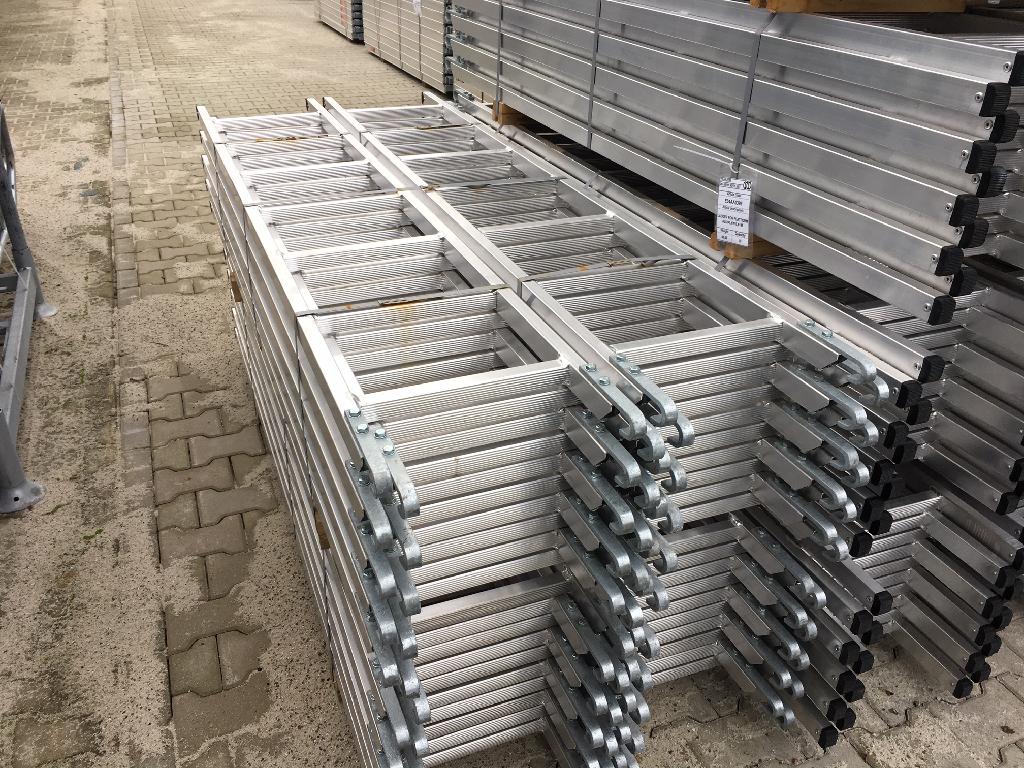 Een steigerladder van aluminium met -volgens opgave- onder meer de volgende kenmerken en eigenschappen:
- bestemd als deel voor het bouwen van een steiger;
- bestaande uit verschillende aluminium profielen die door middel van lassen en met toepassing van bevestigingsmiddelen zijn geassembleerd tot steigerladder; 
- vervaardigd van gelegeerd aluminium; 
- kan zonder verdere bewerking worden toegepast als deel van een steiger waarin direct een ladder kan worden bevestigd;
- in diverse vormen en afmetingen.