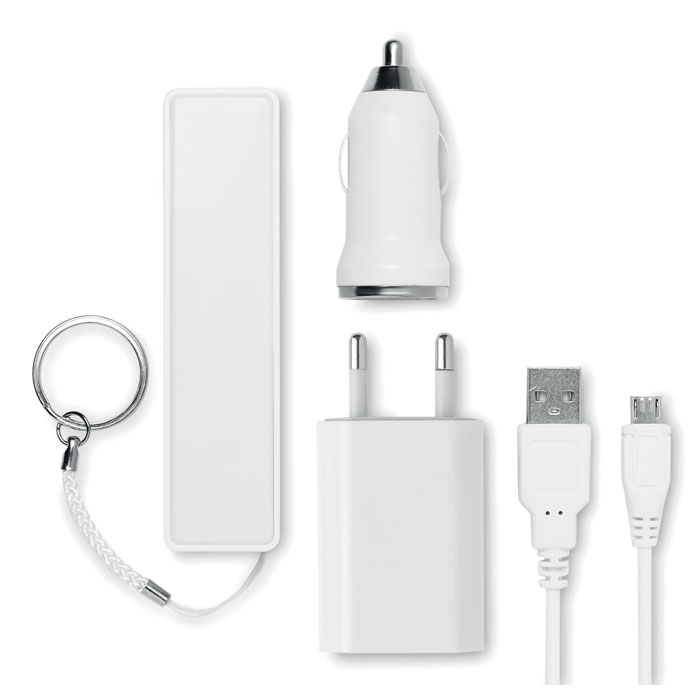 Een zogenoemde powerbank reisset met -volgens opgave- onder andere de volgende uiterlijke en technische kenmerken:
- bedoeld voor het snel opladen van bijvoorbeeld mobiele telefoons en andere apparaten met een USB aansluiting;
- een lithium-ion accumulator met een input van DC 5V/1A, een output van  DC 5V/11A en een capaciteit van 2000mAh;
- in een behuizing met een USB poort, led-indicatoren voor de accu status en een aan-en uitknop;
- een USB-oplaadstekker met een ingangsspanning 100-240V 50-60Hz, een ingangsstroom van 0,15A en een uitgangsstroom van 1A;
- een USB-autostekker met een ingangsspanning van 12-24V DC, een uitgangsspanning: 5V DC en een uitgangsstroom 1A;
- afmetingen van 12 x 7 x 3,5 cm;
- een gewicht van ongeveer 153 g.
De set is opgemaakt voor de verkoop in het klein, wordt aangeboden in een etui van kunststof met een rits en is tezamen verpakt met niet karakterbepalende goederen zoals een USB kabel en een gebruikershandleiding.