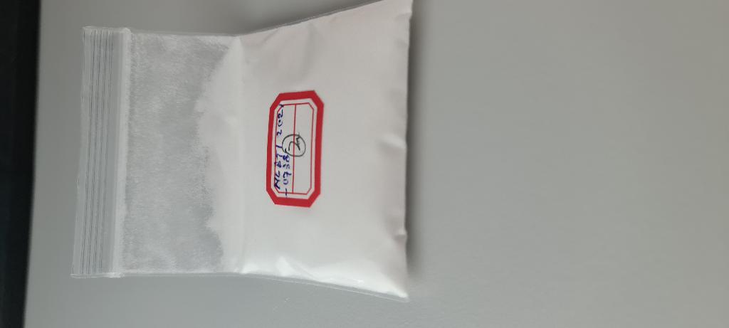 Een voedingssupplement met -volgens opgave- onder meer de volgende ingrediënten en kenmerken:
- in de verschijningsvorm van een wit poeder; 
- nicotinamideriboside.
Het product is opgemaakt voor de verkoop in het klein en wordt aangeboden in een kunststof sealbag met een nettogewicht van 50 gram.