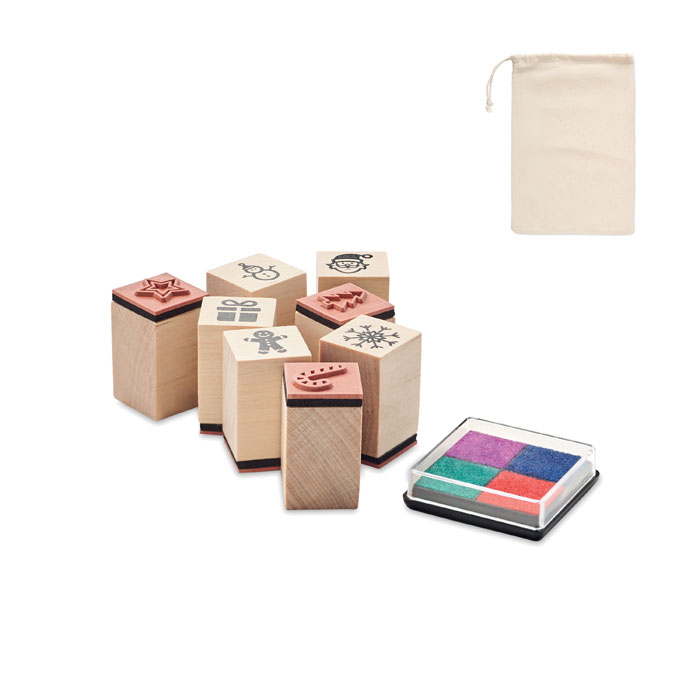 Een stempelset met –volgens opgave- onder andere de volgende kenmerken en samenstelling:
- om een afdruk op, onder andere, papier te zetten;
- de stempel is vervaardigd van rubber en kunststof;
- de houder is vervaardigd van hout met op de bovenkant de voorbeeld afbeelding;
- de set bevat 8 verschillende stempels;
- de meegeleverde inktdoos bevat 4 kleuren inkt: rood, groen, paars en blauw.
Opgemaakt voor de verkoop in het klein en verpakt in een papieren zakje in een katoenen zakje met een trekkoord.