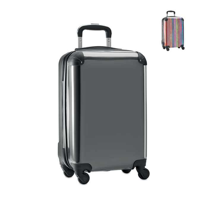 Een zogenoemde trolley met –volgens opgave– onder andere de volgende samenstelling en kenmerken:
- voor het opbergen en transporteren van goederen;
- een buitenzijde van gevormde kunststof;
- 1 vak, dat afsluitbaar is met een ritssluiting;
- een voering met een vak met ritssluiting in de bodem en een ritssluiting in de deksel; 
- 4 banden van elastiek met een kliksluiting om de bagage op zijn plaats te houden;
- de hoeken aan de buitkant van de bodem zijn verstevigd met kunststof;
- een dubbel buis frame;
- een uitschuifbare stang met een kunststof handgreep;
- een handgreep van kunststof aan de bovenzijde;
- 4 zwenkwieltjes van kunststof aan de onderkant;
- een cijferslot aan 1 zijkant;
- afmetingen van 35 x 22 x 57 cm.

Verpakt per 2 stuks in een kartonnen doos.
