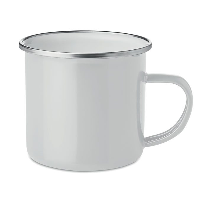 Een beker met –volgens opgave- de volgende kenmerken en eigenschappen:
- voor het drinken van dranken;
- vervaardigd van geëmailleerd ijzer;
- voorzien van een aangelast oor;
- de binnen- en buitenzijde als ook het oor zijn geëmailleerd;
- de rand aan de bovenzijde is omgebogen en is van blank roestvrijstaal;
- een inhoud van 350 ml;
- een hoogte en doorsnede van ongeveer (zonder oor) 80 en 85 mm.
Het artikel is opgemaakt voor de verkoop in het klein en wordt per 80 stuks aangeboden in een kartonnen doos.