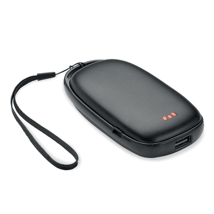 Een zogenoemde powerbank in combinatie met een handenwarmer met -volgens opgave- onder andere de volgende uiterlijke en technische kenmerken:
- bedoeld voor het opladen van bijvoorbeeld mobiele telefoons en andere apparaten met een USB-aansluiting;
- kan tevens worden gebruikt als handenwarmer;
- een behuizing vervaardigd van aluminium met een kunststof rand;
- een Li-Ion batterij met een capaciteit van 4000 mAh;
- voorzien van een USB-A (DC5V/2A uitgang) en een USB-C aansluiting;
- voorzien van 3 LED’s voor de warmte-intensiteit;
- voorzien van een verwarmingselement;
- voorzien van een drukschakelaar om de warmte-intensiteit te regelen;
- 3 verwarmingsstanden (30˚, 37˚ en 50˚C) ;
- afmetingen van ongeveer 13,5 x 7,5 x 3,15 cm.
Het geheel is verpakt in een kartonnen doosje met een niet karakterbepalende handriem en een gebruiksaanwijzing.
