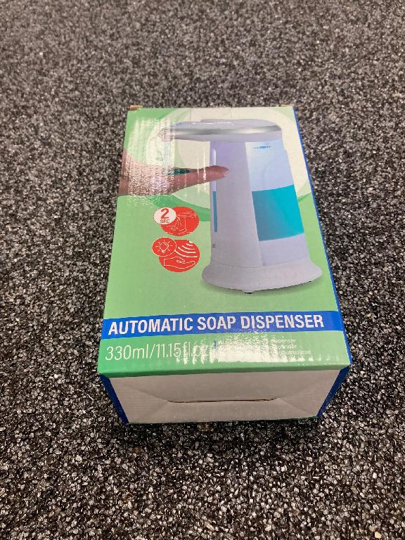 Een zogenoemde contactloze zeepdispenser met -volgens opgave- onder andere de volgende (technische) kenmerken en samenstelling:
- om zeep te doseren op de hand;
- bedoeld om te gebruiken in toilet, badkamer of keuken;
- een houder van kunststof (polypropyleen);
- voorzien van een bewegingssensorsensor;
- voorzien van een elektromotorisch aangedreven doseereenheid;
- werkt op 4x AAA-batterijen (niet meegeleverd), 1,5 V;
- afmetingen van de onderzijde 7 x 9 cm, met een hoogte van 19 cm en een gewicht van 223 gram;
- de inhoud van de dispenser is 330 ml.
Het artikel is opgemaakt voor de verkoop in het klein tezamen met een gebruiksaanwijzing in een kartonnen doos met opdruk.