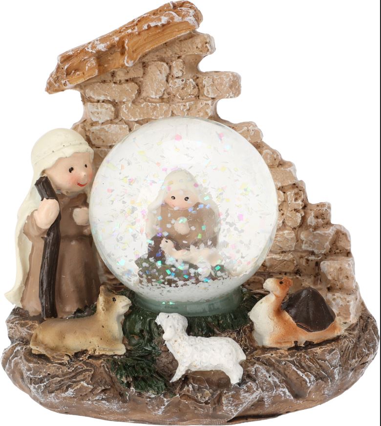 Een kerststal met -volgens opgave- onder andere de volgende kenmerken:
- voor decoratie in de kerstperiode;
- een samengesteld artikel;
- een sokkel:
- - vervaardigd van een kunstmatige hars;
- - in de vorm van een deel van een stal(muur);
- - met Jozef, een koe, een schaap en een kameel;
- een heldere glazen bol:
- - daarin staat Maria en een kribbe met kindje Jezus, die zijn vervaardigd van polyresin;
- - gevuld met een heldere vloeistof en witte deeltjes, die sneeuw voorstellen;
- - bij het schudden lijkt het alsof het sneeuwt;
- afmetingen van ongeveer 9 x 10 x 5 cm.