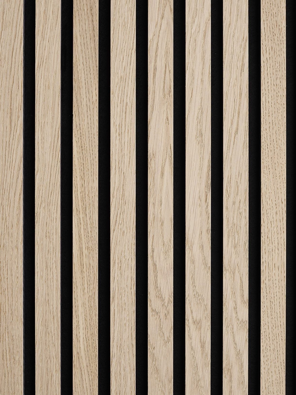 Een zogenoemd akoestisch paneel met -volgens opgave- onder andere de volgende kenmerken en eigenschappen:
- panelen met een achterbord;
- het paneel: 
-- vervaardigd van MDF latten;
-- afmetingen van 8 x 25 x 2600/2800mm;
-- een gewicht van 725kg/m3;
-- voorzien van houtfineer met afmetingen van 0,5 x 25 x 2600/2800mm;
- het achterbord:
-- vervaardigd van PVC / PET-vilt
-- afmetingen van 9 x 280/560 x 2800/2600mm;
-- een gewicht van 180kg/m3;
- totale afmetingen van 43,2 x 28,9 x 2 cm.