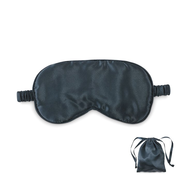 Een oogmasker met -volgens opgave- onder andere de volgende kenmerken:
- om licht buiten te sluiten;
- zorgt voor (nacht)rust;
- geconfectioneerd;
- vervaardigd van polyester;
- langwerpig met een uitsparing voor de neus;
- aan elkaar genaaide lagen gebreide textielstof;
- een elastische band aan de achterzijde;
- afmetingen van ongeveer 20 x 10 cm.

Het oogmasker is opgemaakt voor de verkoop in het klein en wordt aangeboden in een polyester zakje met een trekkoordsluiting. Per 240 stuks verpakt in een kartonnen doos.