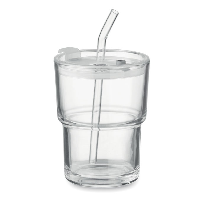 Een drinkglas met rietje met -volgens opgave- onder andere de volgende kenmerken en samenstelling:
- bedoeld om uit te drinken;
- voor het bewaren en vervoeren van dranken;
- een glas met een ronde basis vervaardigd van kalk-natron glas;
- transparant;
- een platte ronde kunststof deksel met een drinkopening met een afsluitdopje in het midden en een bevestigingsvoorziening aan de rand;
- een buisvormig glazen rietje;
- een inhoud van ongeveer 400 ml;
- een diameter van ongeveer 8 cm;
- een hoogte van ongeveer 10,5 cm.

Opgemaakt voor de verkoop in het klein in een kartonnen doosje met een niet karakterbepalende handleiding en per 30 stuks verpakt in een kartonnen doos.