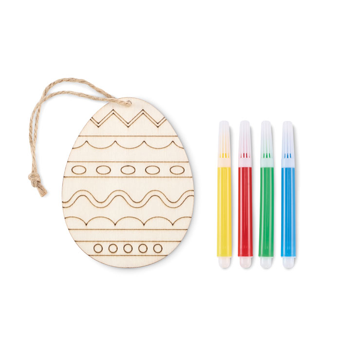 Een assortiment, bestaande uit een hanger in de vorm van een paasei met 4 viltstiften, met -volgens opgave- onder andere de volgende kenmerken en samenstelling:
- bestemd om op te hangen als decoratie en als verwijzing naar het paasfeest;
- bedoeld om in te kleuren;
- in eivorm vervaardigd van hout met opdruk;
- voorzien van een ophangkoordje vervaardigd van jute;
- 4 viltstiften in 4 kleuren om het paasei in te kleuren.
Het geheel is opgemaakt voor de verkoop in het klein en verpakt in een kartonnen doosje tezamen met een handleiding.