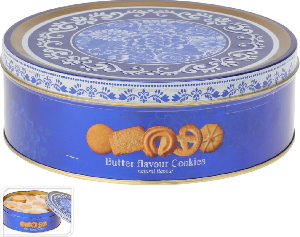Een assortiment koekjes met -volgens opgave- de volgende kenmerken en ingrediënten:
- voor menselijke consumptie;
- diverse koekjes met verschillende vormen;
- tarwemeel;
- palmolie;
- suiker;
- aroma op basis van boter en melk;
- zout;
- rijsmiddelen;
- sojalecithine als emulgator.
Worden per vorm gestapeld in een papieren cupje aangeboden in een rond koekblik, met een netto inhoud van 400 gram, waarop onder andere informatie over de koekjes is vermeld.