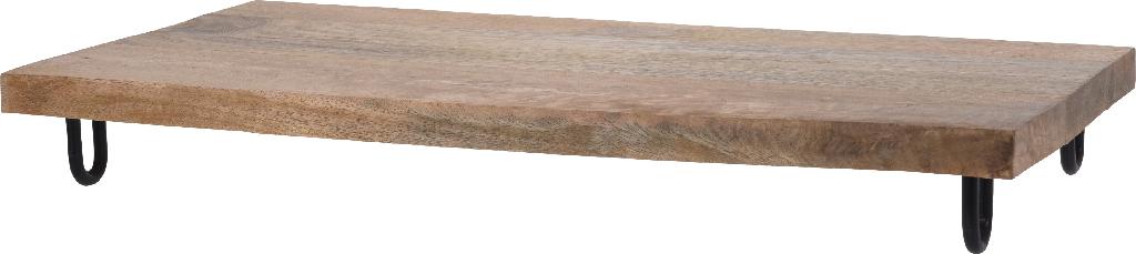 Een serveerplateau met –volgens opgave– onder andere de volgende samenstelling en kenmerken:
- bestemd voor het serveren en snijden van voedsel;
- een rechthoekige plank vervaardigd van mangohout (Mangifera indica);
- voorzien van 4 gebogen pootjes vervaardigd van onedel metaal;
- afmetingen van ongeveer 49 x 25 x 6 cm;
- afmetingen van de pootjes van 3,5 x 2,8 cm.