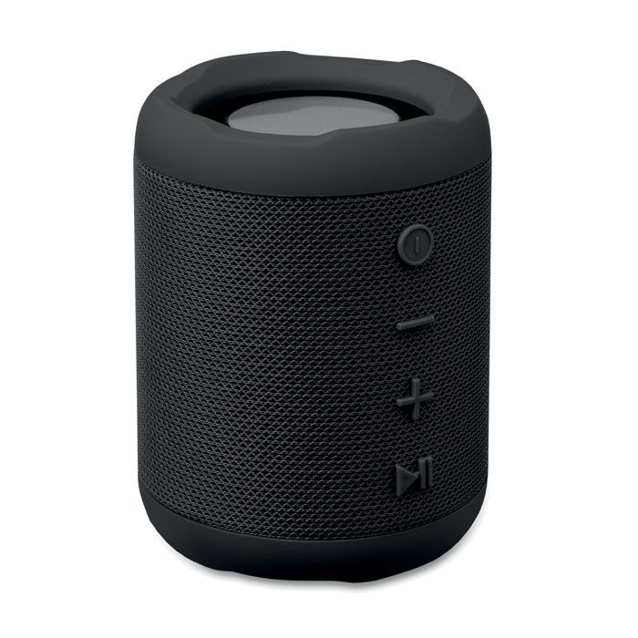 Een draadloze speaker met -volgens opgave- onder andere de volgende kenmerken:
- voor het weergeven van geluid vanaf de TF-kaart, de USB-driver of de draadloze modus;
- in een cilindrische behuizing vervaardigd van ABS met RPET-stof;
- aan een zijde:
-- de aan/uitknop;
-- een – en + knop voor het volume en het terug en verder gaan naar een ander nummer;
-- afspeel- en pauzeknop;
- aan de andere zijde:
-- een met een klepje afsluitbaar vakje;
-- een type-C-poort, een TF-kaartsleuf en een USB-poort;
- een oplaadbare Li-ION-batterij van 800 mAh;
- een luidspreker;
- een SD-kaartpoort;
- een AUX/USB-kabel;
- output van 5W, 3Ohm en 5V;
- rood lampje, dat brand tijdens het opladen;
- een maximale speeltijd van ongeveer 3 uur;
- afmetingen van ongeveer 11 x 8,5 x 8,5 cm;
- een nettogewicht van ongeveer 0,3 kg.