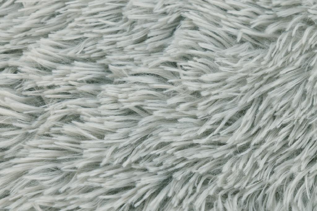 Een zogenoemd venstermat/matras voor kittens met –volgens opgave- de volgende kenmerken:
- een rustplaats;
- om in de vensterbank naar buiten te kijken;
- rechthoekige vorm;
- de bovenkant is vervaardigd van langharig geweven pluche polyester textielstof; 
- de onderkant is vervaardigd van geweven polyester met nopjes;
- een polyester vulling;
- afmetingen van ongeveer 60 x 25 x 3 cm.

Per stuk verpakt, met een duplex kartonnen kaart met een foto van het product en de streepjescode, in een zak vervaardigd van polyethyleen (PE).