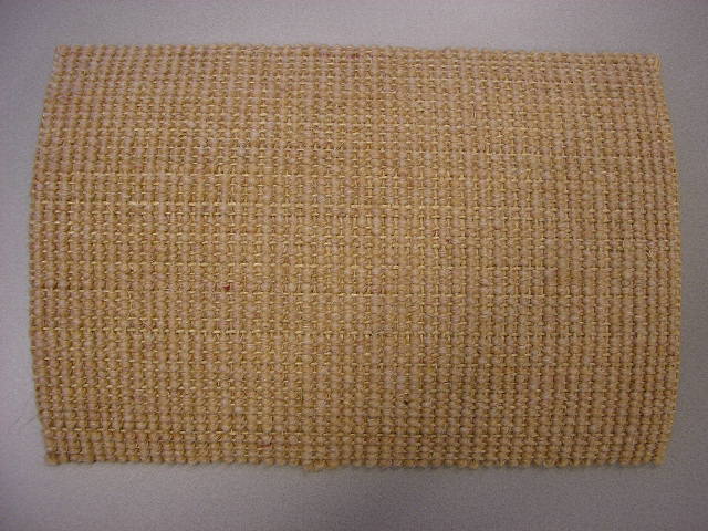 Tapijt van wol en sisal (80/40), geweven, zonder pool en voorzien van een "backing" van rubber (latex). Het artikel wordt aangeboden op rol met een breedte van ongeveer 400 centimeter en een lengte van maximaal ongeveer 30 meter.