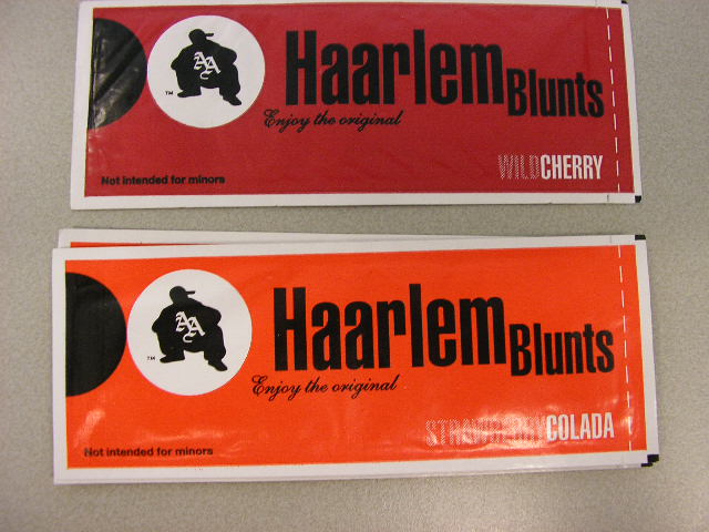 Sigaren vloeitjes, volgens opgave, vervaardigd van gehomogeniseerde tabak op een drager van papier. De vloeitjes zijn voorzien van smaaktoevoegingen en bindingsagenten. De vloeitjes zijn verkrijgbaar in diverse smaken met afmetingen van ongeveer 10,5 x 6 cm en zijn per stuk verpakt in een papieren zakje, aan de binnenzijde bedekt met een aluminiumfolie.