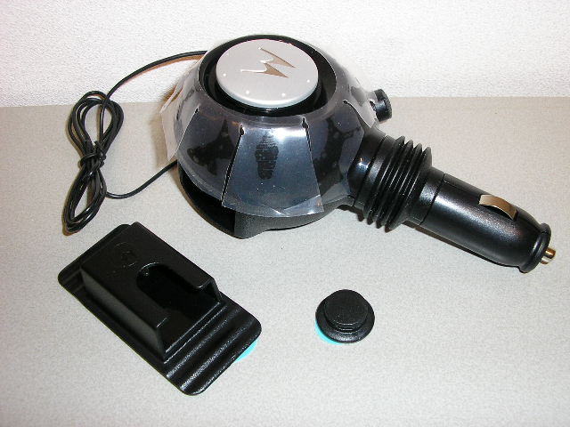 Een elektrische geluidsversterker zijnde een zogenaamde “Smart Car Kit” voor handenvrij (handsfree) telefoon gebruik in de auto bestaande uit de volgende items en kenmerken:
- een DC omvormer en oplader in een behuizing van kunststof;
- voorzien van een “sigaretten aansteker”-aansluiting; 
- voorzien van een microfoon en een luidspreker;
- met aansluitmateriaal van kunststof en een reinigingsdoekje.
De gehele set is opgemaakt voor de verkoop in het klein.
De welbepaalde functie van het geheel wordt verleend door de elektrische geluidsversterking.