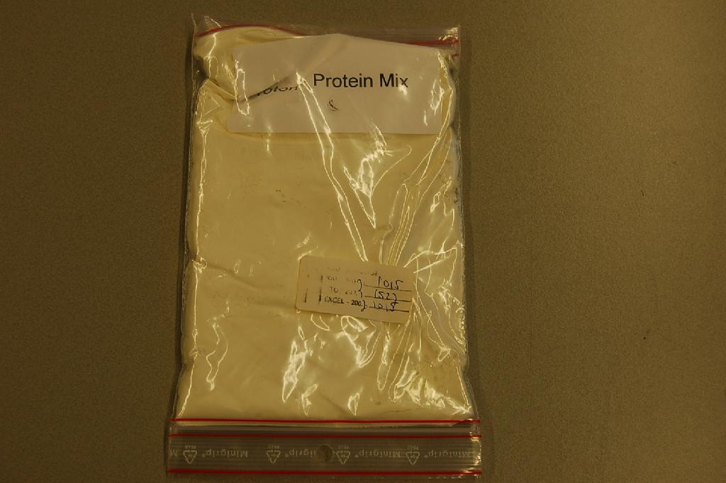 Een kipeiwit in poedervorm geschikt voor menselijke consumptie, zijnde een mengsel van proteïnen waarvan ovoalbumine het hoofdbestanddeel is. 
- Volgens opgave - is 1% siliciumdioxide (E551) toegevoegd dat dienst doet als stabilisator. 
Het product zal onder andere worden gebruikt in sportscholen en fitness gelegenheden en wordt verpakt in luchtdichte verpakkingen van 500-1000 gram