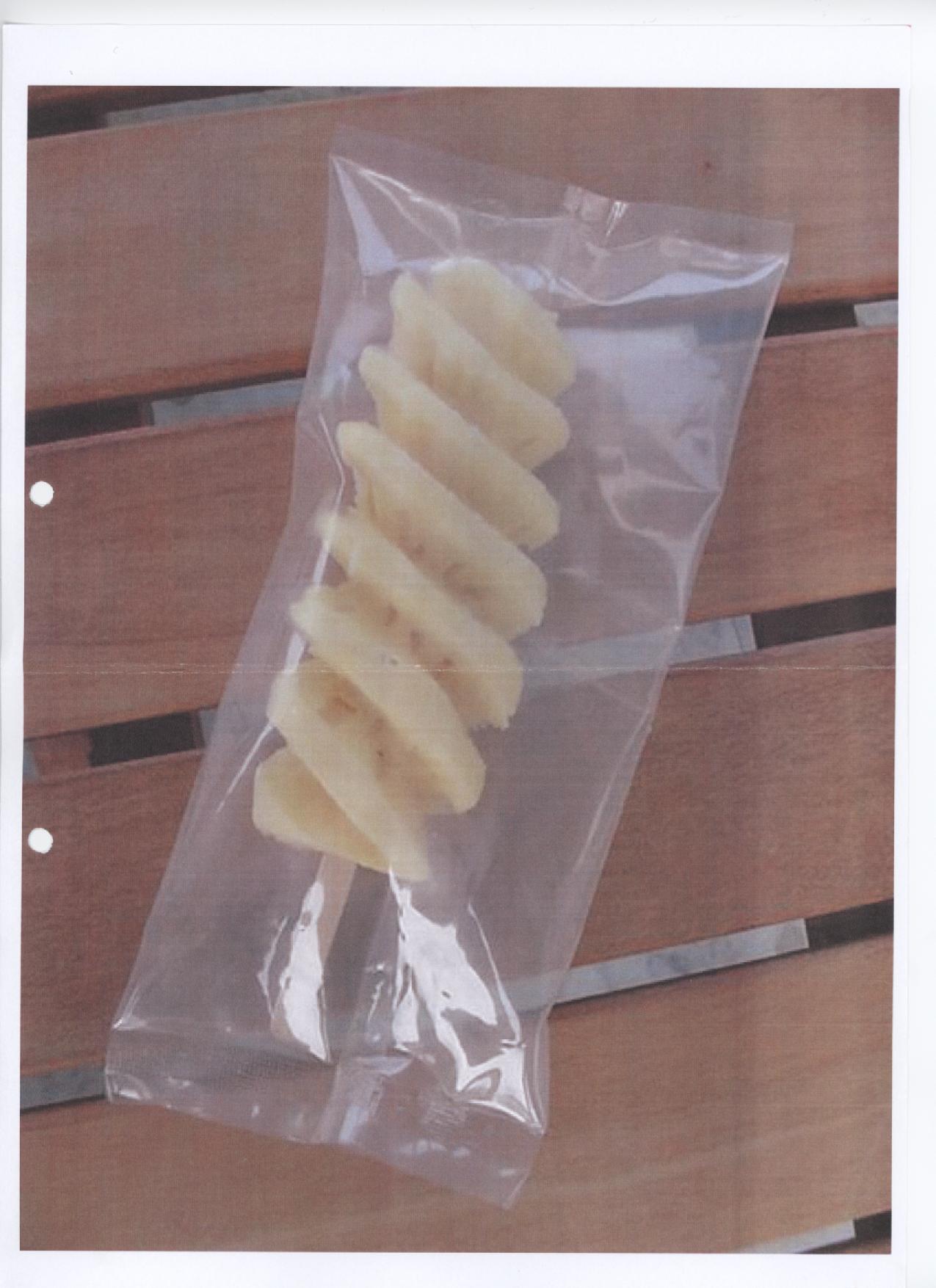 Een bevroren ananaspart voorzien van een houtje (popstick) in de vorm van een lollie.
Het product bevat geen toegevoegde suiker en of andere zoetstoffen.
De lollies zijn verpakt in een doorzichtig kunststof zakje, opgemaakt voor de verkoop in het klein.