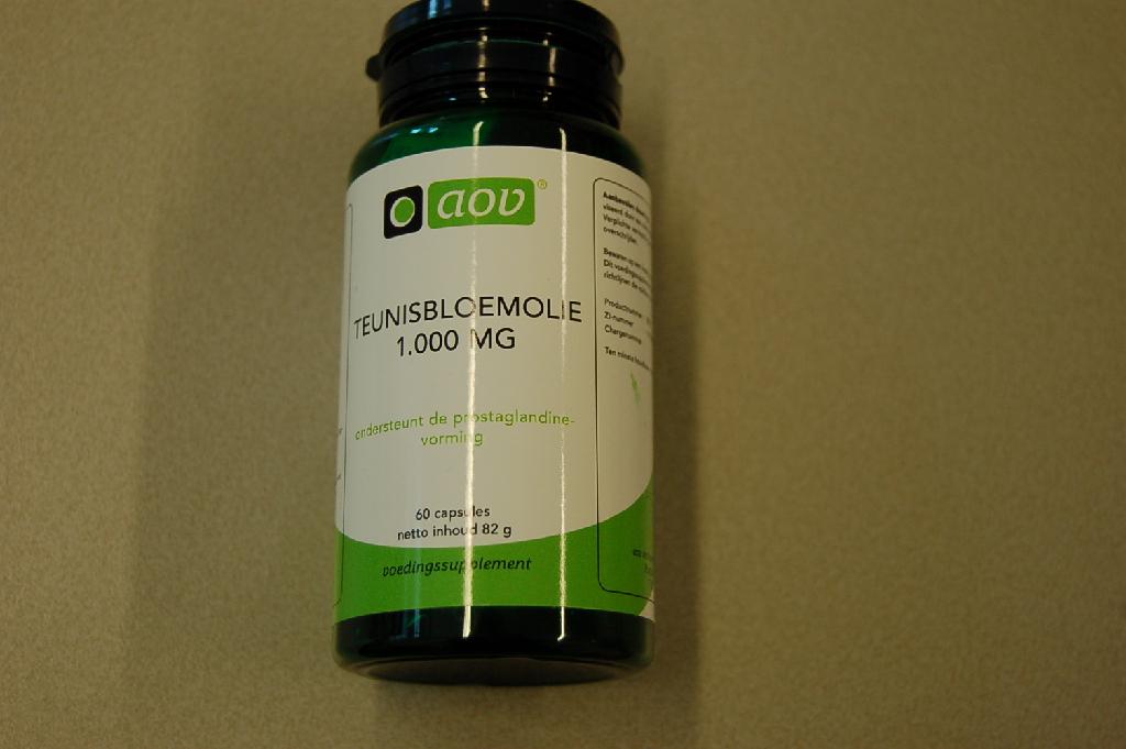 Teunisbloemolie geschikt voor menselijk consumptie, in de vorm van lange ovale capsules, gevuld met een heldere lichtgele vloeistof. Volgens – opgave – bevat het product onder andere teunisbloemolie. Het product is opgemaakt voor de verkoop in het klein, voorzien van gegevens omtrent gebruiksdoel en dosering. De 60 capsules met een netto gewicht van ongeveer 82 gram zijn verpakt in een kunststof potje.
