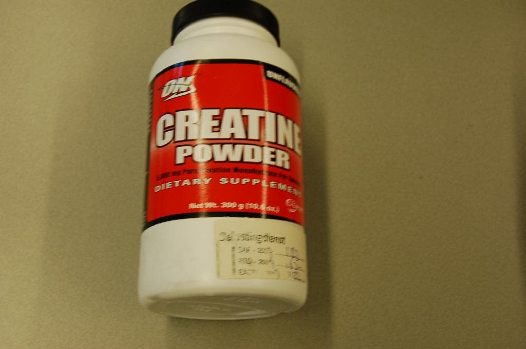 "Creatine powder", creatinemonohydraat in de vorm van een wit poeder. Het product, een iminoverbinding, wordt als voedingssupplement aangeboden voor de verkoop in het klein een kunststof potje voorzien van gegevens omtrent samenstelling en dosering.