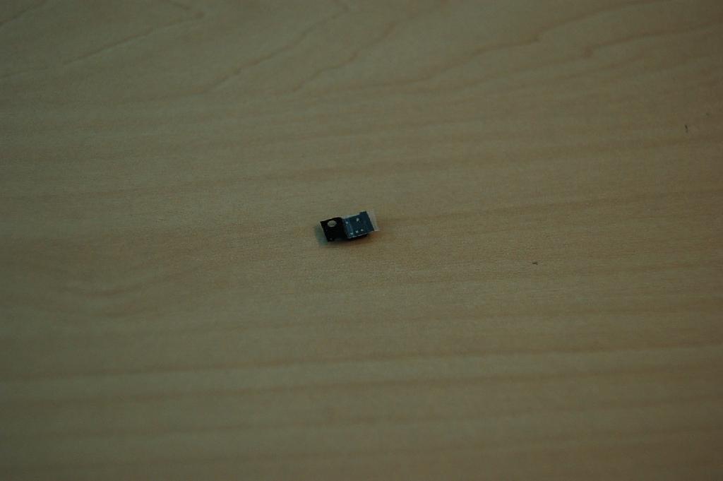 Een zogenaamde "High-Precision LDO 60mA C-MOS Voltage Regulator with Standby", zijnde een elektronische geïntegreerde schakeling met een "high precision output voltage" van ongeveer 2%.