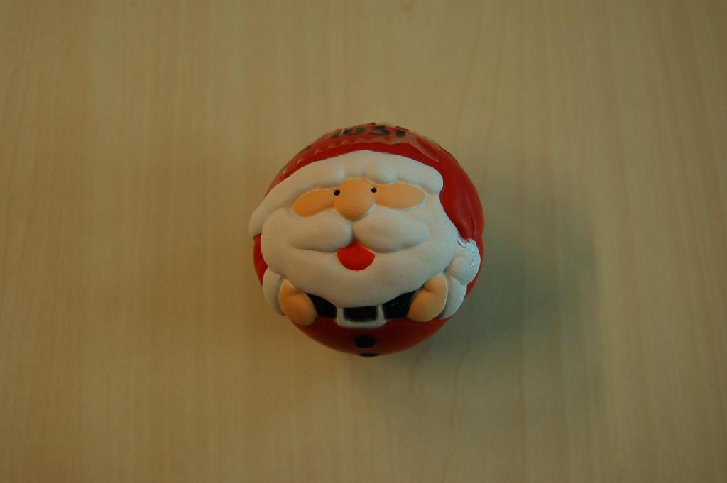 Een anti-stressbal van zachte kunststof met onder meer de volgende kenmerken:
- in de vorm van een kerstman;
- met een diameter van ongeveer 10 cm.

Deze BTI v ervangt BTI NL-RTD-2007-00001328.