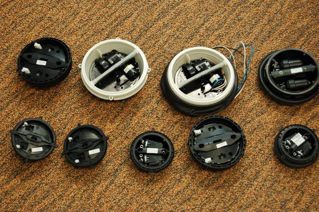Een elektromotor die er voor zorgt dat de buitenspiegel van automobielen elektrisch kan worden versteld, met onder meer de volgende kenmerken:
- uitgerust met twee gelijkstroommotoren;
- een ronde schijf;
- horizontaal en verticaal beweegbaar;
- van kunststof;
- diverse afmetingen;
- bevestigingspunten;
- al dan niet voorzien van aansluitdraden;
- bestemd voor montage in het huis van de autospiegel.

Deze BTI vervangt BTI NL-RTD-2008-001348