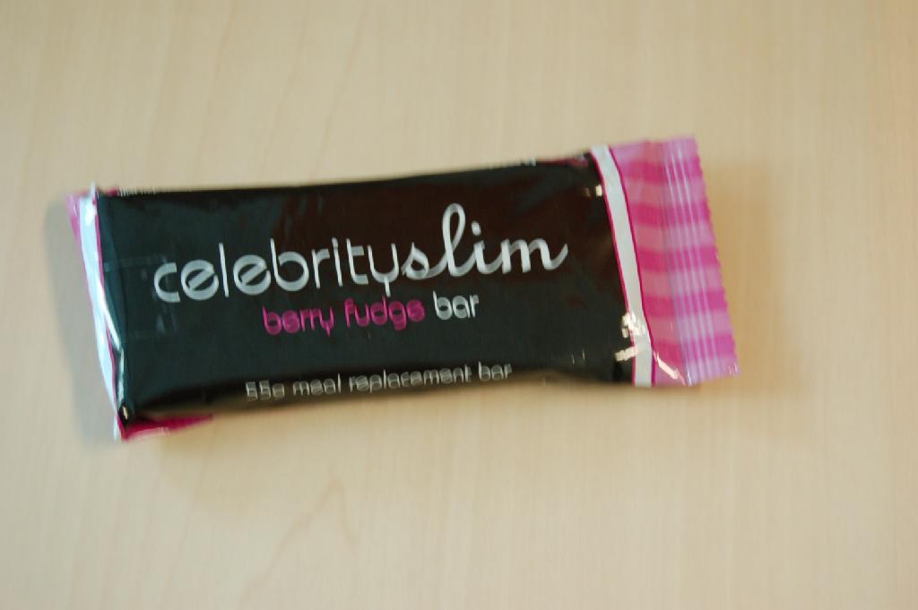 Een gevulde reep bestaande uit ondermeer de navolgende ingrediënten:
- melkchocola;
- glucose stroop;
- soja-eiwit isolaat;
- wei-eiwitconcentraat;
- wei-eiwit isolaat;
- glycerine;
- polydextrose.
De reep is geschikt voor menselijke consumptie en heeft een gewicht van ongeveer 55 gram. De aanwezigheid van cacao volgt tot indeling in hoofdstuk 18.
