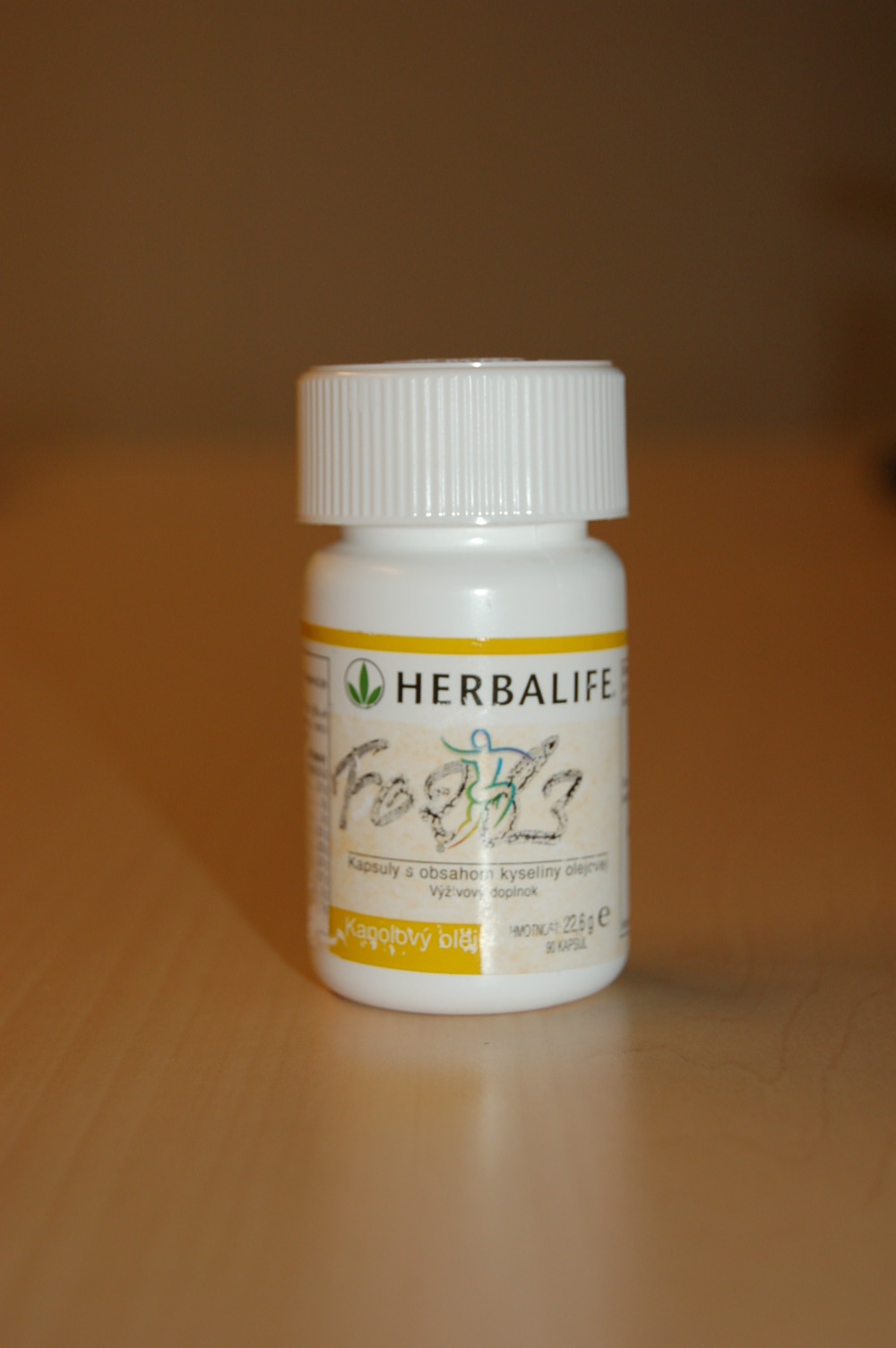 Een voedingssupplement in de vorm van kleine ronde capsules gevuld met heldere lichtgele olie, verpakt in een kunststof pot met schroefdop, opgemaakt voor de verkoop in het klein en voorzien van gegevens omtrent de samenstelling en dosering. De capsules bevatten -volgens opgave- onder andere de volgende ingrediënten: 
- canola olie;
- gelatine;
- tocopherols.

Deze BTI dient ter vervanging van de BTI met referentienummer NL RTD-2006-001107.