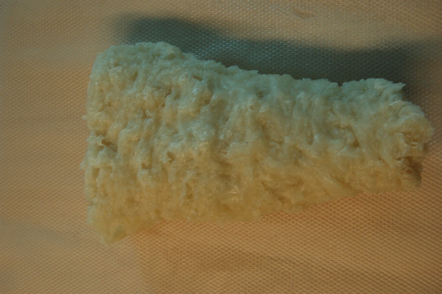 Synthetische rubber met ondermeer de volgende kenmerken:
- in de vorm van een vel;
- op basis van een acrylpolymeer;
- het product kan gevulkaniseerd worden.
Het product voldoet aan het gestelde in aantekening 4a op hoofdstuk 40.