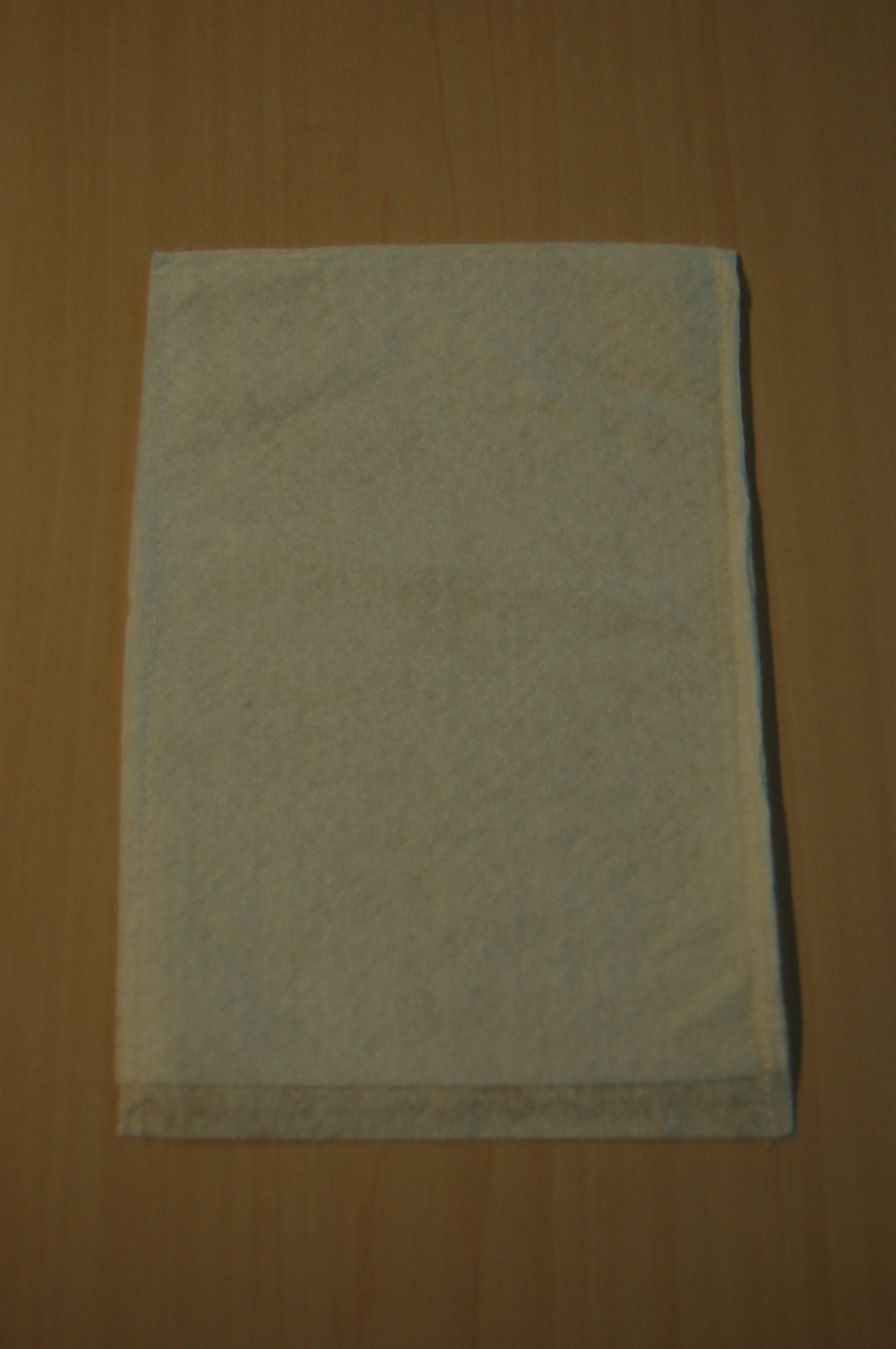 Huishoudlinnen, een washandje van synthetische vezels van gebonden textielvlies, met onder meer de volgende kenmerken:
- van -volgens opgave- viscosevezels en polyester;
- voor lichaamsverzorging;
- voor eenmalig gebruik;
- afmetingen ongeveer 22 x 15 cm.