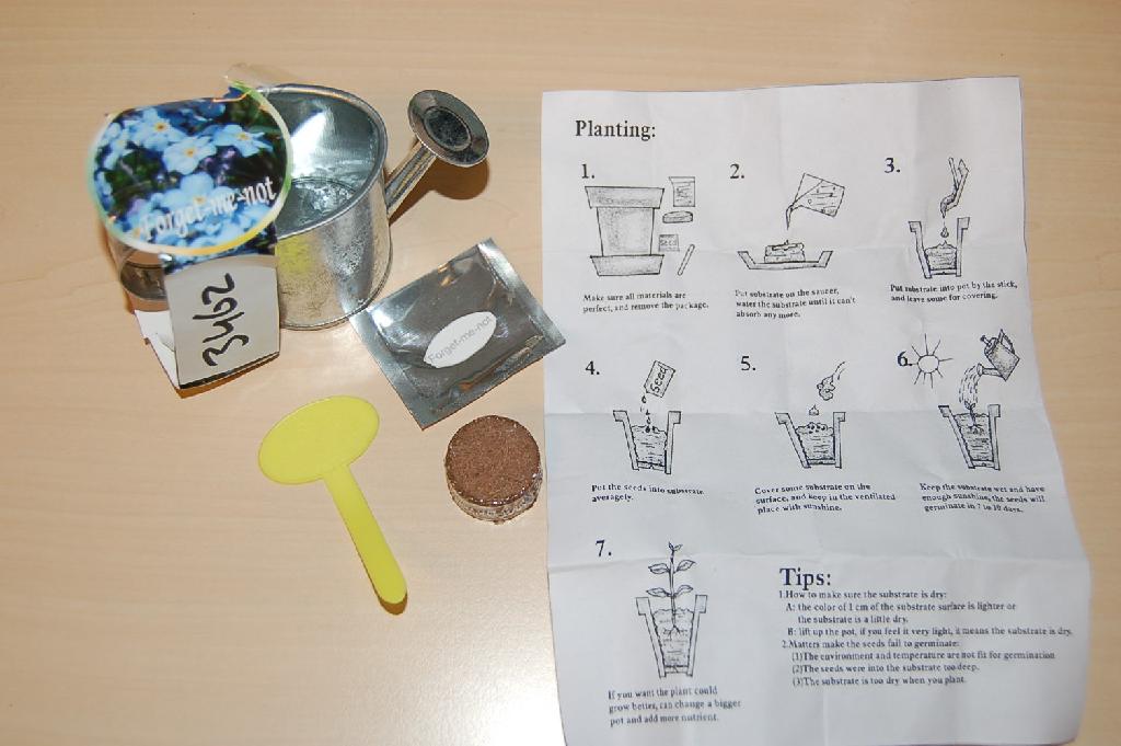 Een assortiment, bestaande uit zaden, substraat, een steeketiket en een zogenaamd gietertje, met onder andere de volgende kenmerken:
- een zakje met zaden van het geslacht vergeet-me-nietje (Myosotis Sylvatica);
- een tablet van geperst, gedroogd substraat;
- een steeketiket van kunststof, dat naast de plant in de grond kan worden gestoken;
- een zogenaamd gietertje van onedel metaal met een hoogte van circa 5,6 cm, een handvat aan de achterzijde
  en een tuit met een dicht sproeigedeelte;
- een plantinstructie.
Het substraat zet uit na bewatering. De zaden kunnen vervolgens worden uitgezaaid. Het assortiment is opgemaakt voor de verkoop in het klein. Het wezenlijke karakter van het assortiment wordt toegekend aan de zaden.