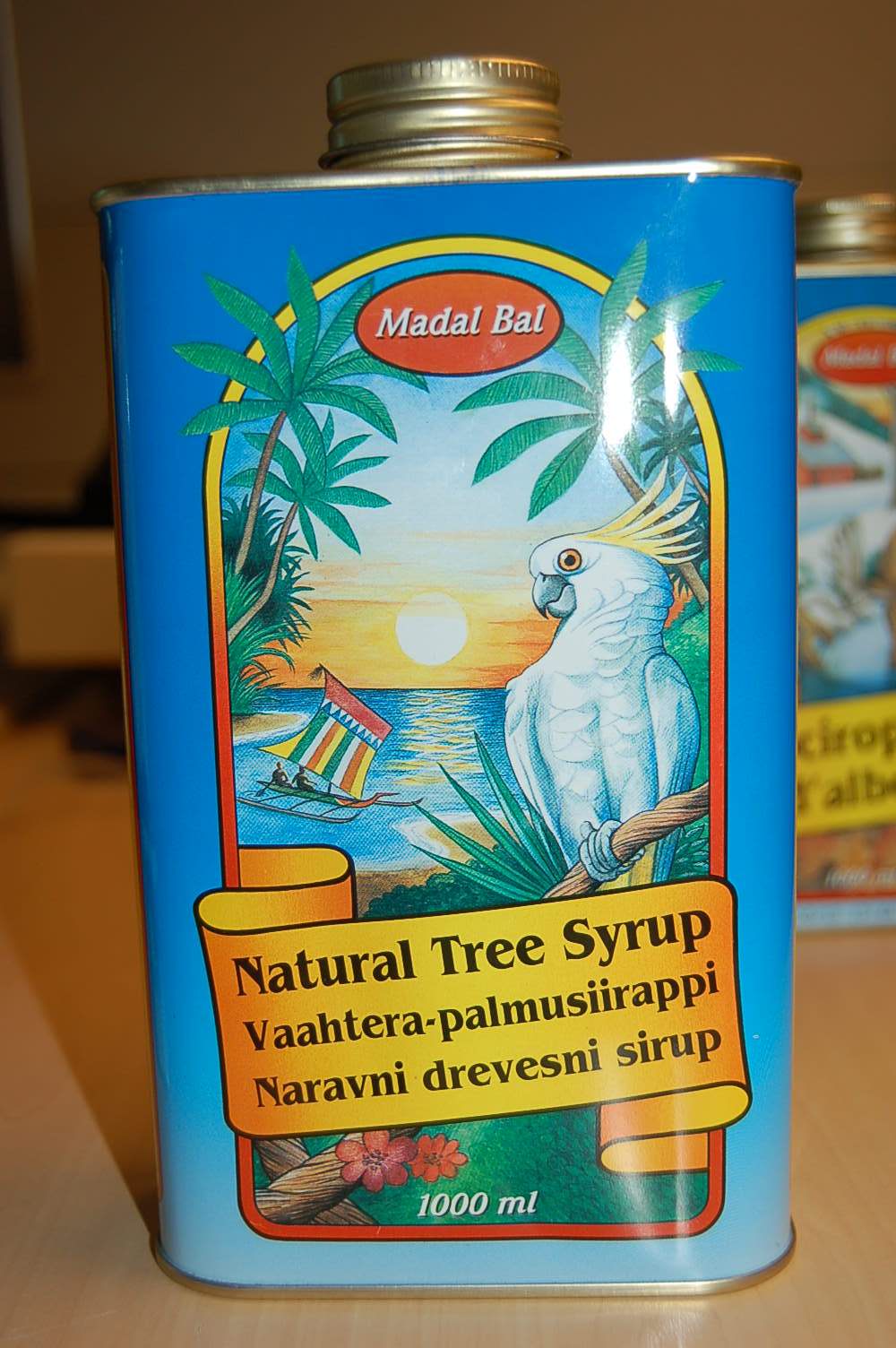 Een suikerstroop met onder meer de volgende ingrediënten en kenmerken:
- bevattende -volens opgave- palm syrup en maple syrup;
- wordt gebruikt voor menselijke consumptie.
Het produkt wordt aangeboden in blikken van 500 ml of 1000 ml.
