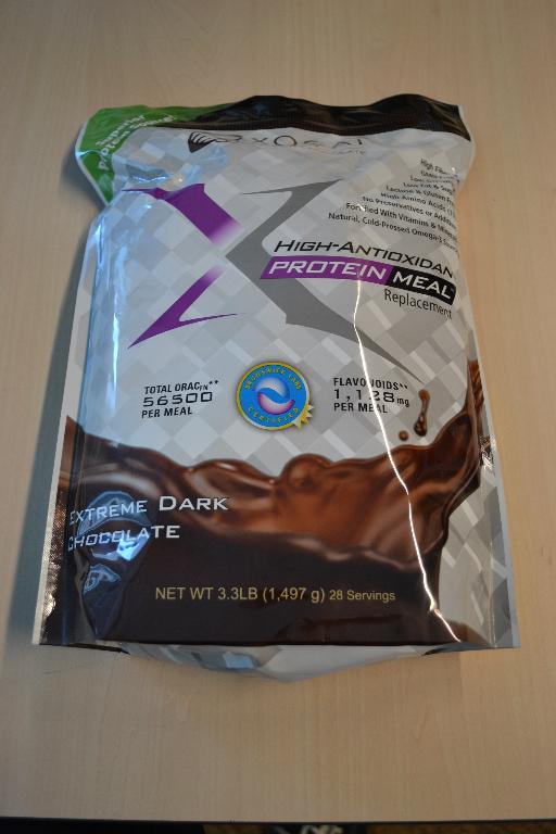 Een bereiding voor dranken, die cacao bevat zijnde, "high antioxidant" met onder meer de volgende kenmerken:
- een bruin poeder;
- bevat -volgens opgave- de volgende producten:
- wei proteïne, soja lecitine, cacaovezels, maltodextrine, cacao, acai, natuurlijke smaakstoffen, 
  zonnebloemolie, cacao-extract, xanthan poeder, zout, verschillende vruchtextracten en concentraten, vitamines en mineralen.
Het artikel is opgemaakt voor de verkoop in het klein en wordt aangeboden in een zak van 1497 gram.