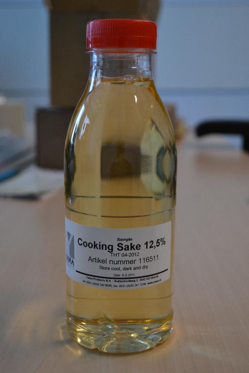 Een gegiste drank, met een alcoholgehalte van 12,9% met onder andere de volgende kenmerken:
- een lichtgele vloeistof;
- voornaamste ingrediënten (volgens opgave):water en rijst.
Het product dat wordt aangemerkt als een andere gegiste drank van GS-post 2206 is geschikt voor menselijke consumptie en wordt aangeboden in verpakkingen van circa 20 liter.