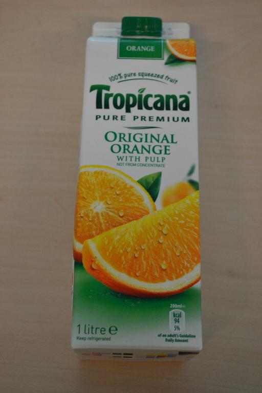 Een niet-bevroren ongegiste vruchtensap, zonder toegevoegde alcohol, met een brixwaarde van niet meer dan 20. Het sap, in de vorm van een oranje troebele vloeistof, is verpakt in een kartonnen schenkverpakking met een inhoud van ongeveer één liter. Op de verpakking staat vermeld 100% pure squeezed fruit.